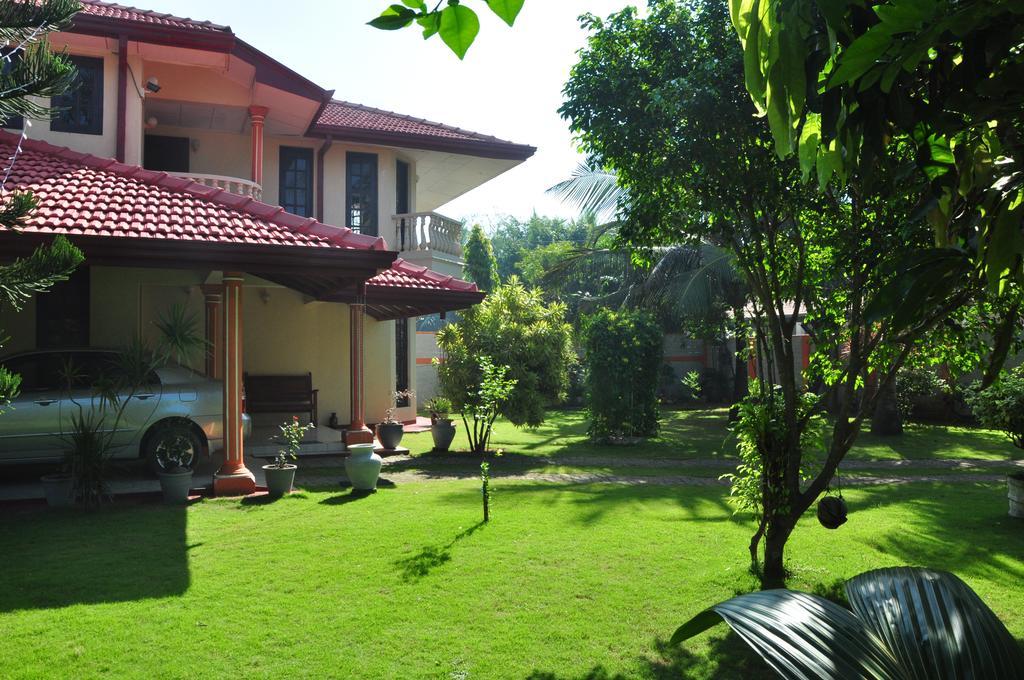 Sugandi Inn Kochchikade Exterior photo