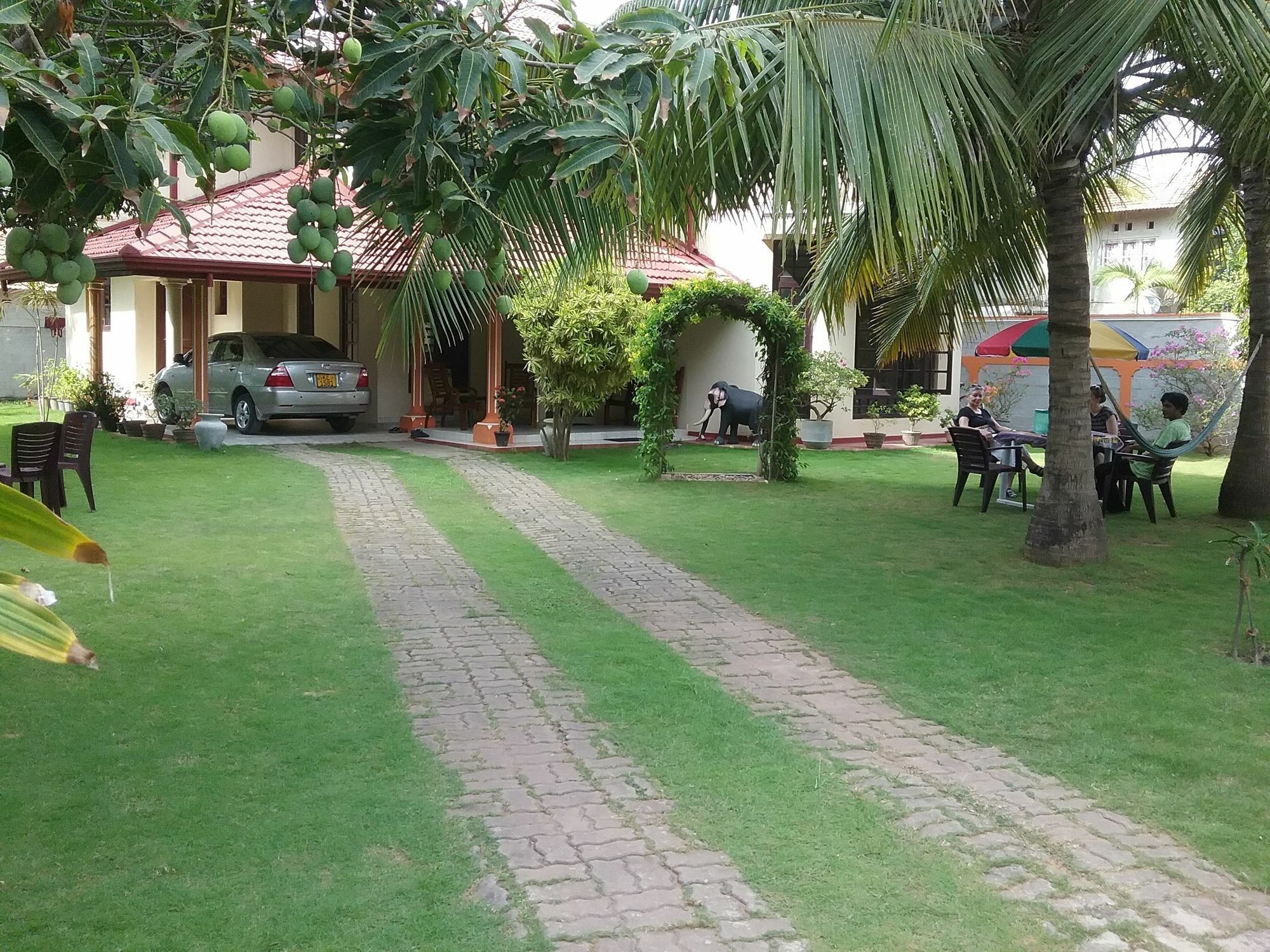 Sugandi Inn Kochchikade Exterior photo
